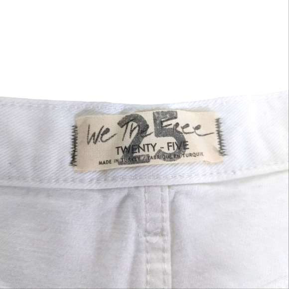 We The Free White Distressed Shorts .. Size 25 - Picture 4 of 10
